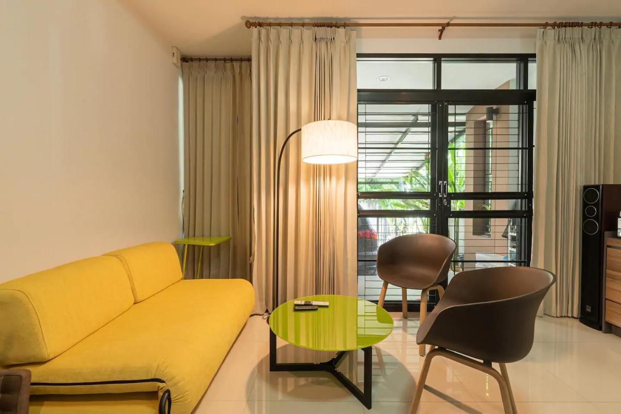 Loft Style Townhouse Near Old City Chiang Mai Exterior photo